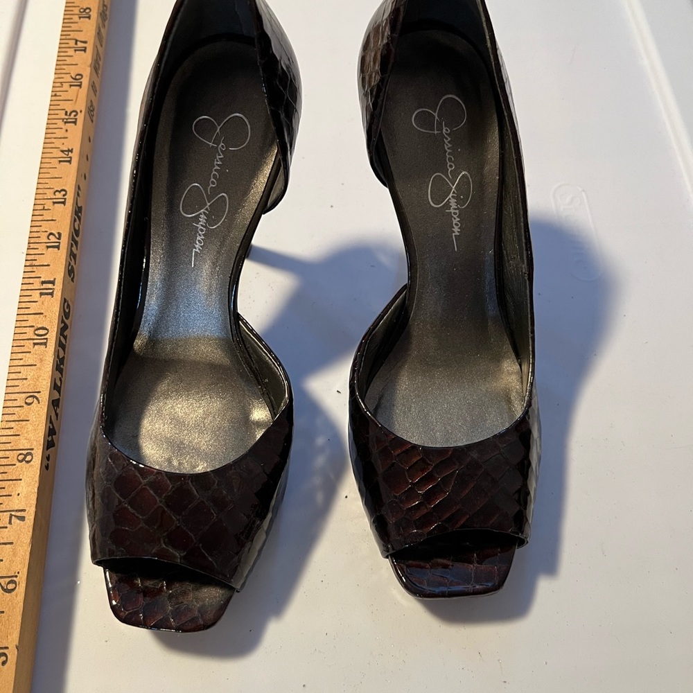 Jessica Simpson size 8, brown open toe heel